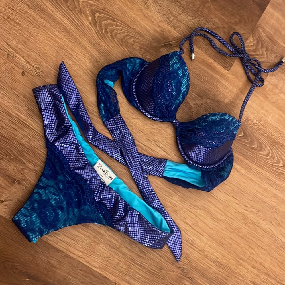 Beach Bunny Lace Mermaid Bikini xs top small bottoms